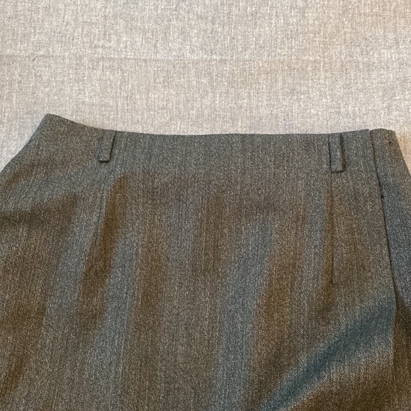 Grey Talbot lined wool skirt - Picture 3 of 4